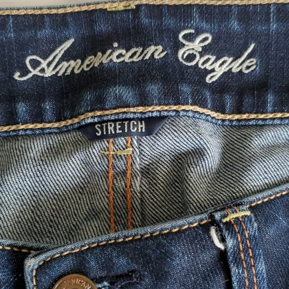 EUC AMERICAN EAGLE ARTIST CROP DENIM JEANS SIZE 4